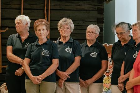 Čebele v klekljani podobi