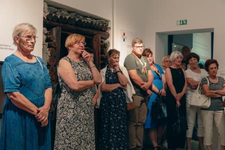 Čebele v klekljani podobi