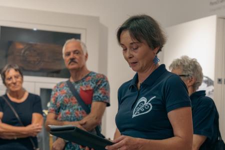 Čebele v klekljani podobi