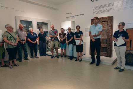 Čebele v klekljani podobi