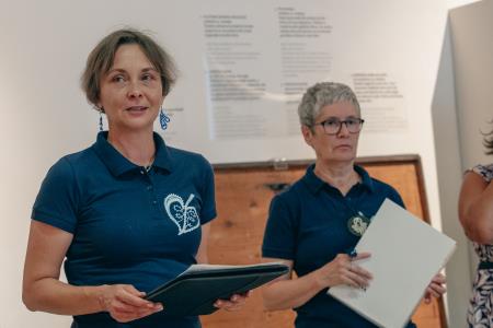 Čebele v klekljani podobi