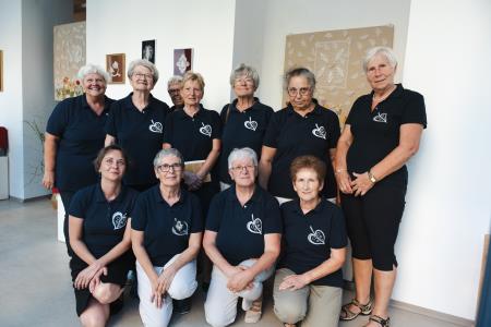 Čebele v klekljani podobi