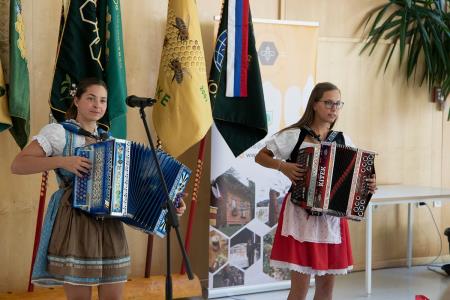Praznovali smo 110 let organiziranega čebelarjenja Čebelarskega društva Ravne na Koroškem