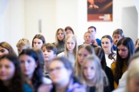 Literarno opoldne s Špelo Frlic