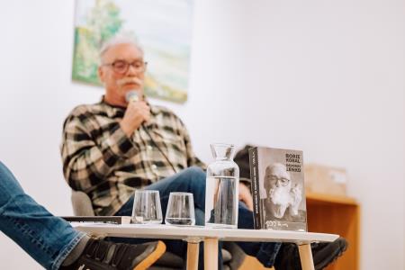 Boris Kobal v knjižnici Ravne