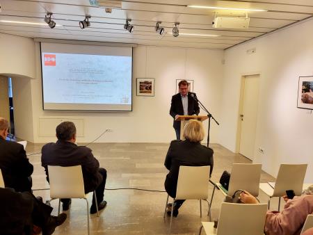 Na Ravnah na Koroškem simpozij v počastitev Maistrovega leta