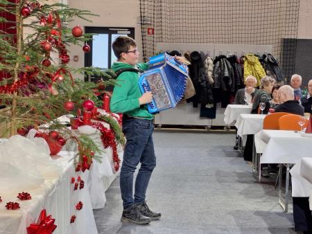 Novoletno srečanje krajank in krajanov iz Kotelj starih 80 let in več