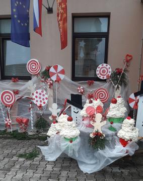 Novoletna tržnica in pohod z lučkami                                        