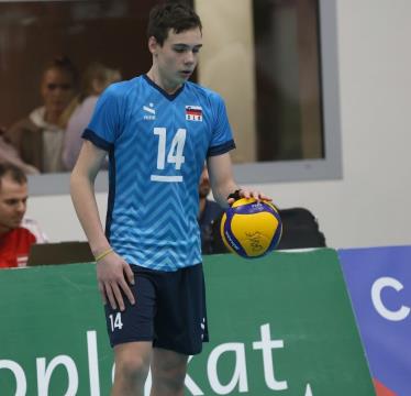 Ravenska odbojkarja Vid Merkač in Ožbi Slatinšek, člana slovenske reprezentance U16 na kvalifikacijskem turnirju MEVZA osvojila srebro