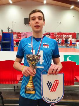 Ravenska odbojkarja Vid Merkač in Ožbi Slatinšek, člana slovenske reprezentance U16 na kvalifikacijskem turnirju MEVZA osvojila srebro