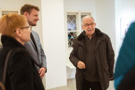 Ilustracije slovenskih ljudskih' v knjižnici