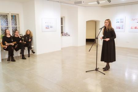 Ilustracije slovenskih ljudskih' v knjižnici