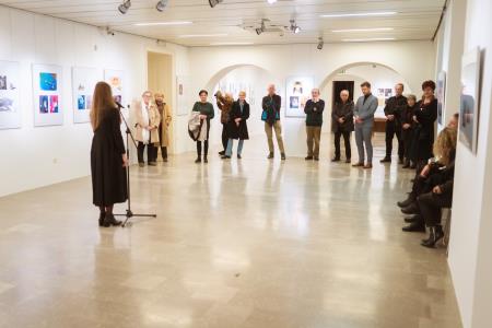 Ilustracije slovenskih ljudskih' v knjižnici