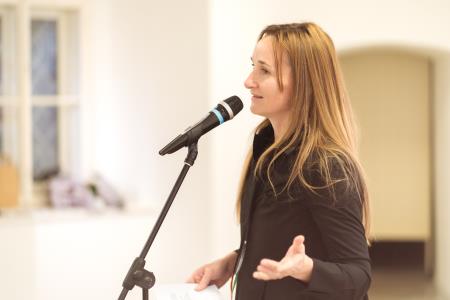 Ilustracije slovenskih ljudskih' v knjižnici