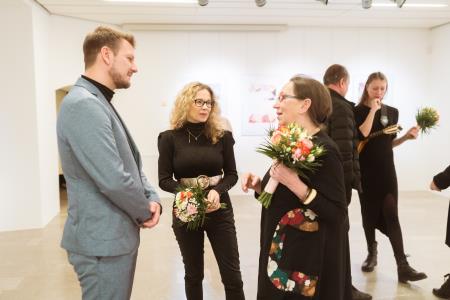 Ilustracije slovenskih ljudskih' v knjižnici