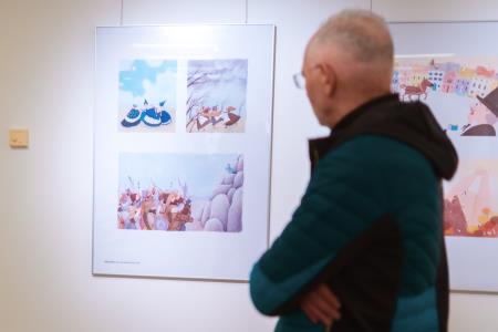 Ilustracije slovenskih ljudskih' v knjižnici