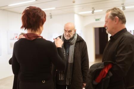 Ilustracije slovenskih ljudskih' v knjižnici