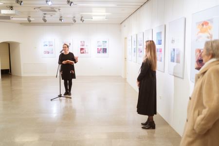 Ilustracije slovenskih ljudskih' v knjižnici