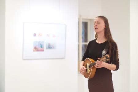 Ilustracije slovenskih ljudskih' v knjižnici