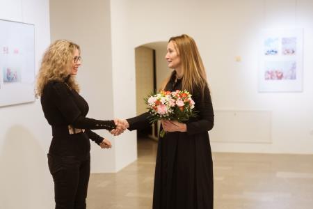 Ilustracije slovenskih ljudskih' v knjižnici