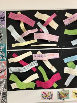 Pisanje in umetnost z roko v roki: razstava prepisanih odlomkov in papirnatih skulptur