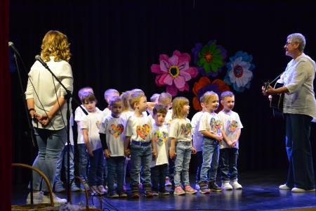 Akademija ob materinskem dnevu združuje, povezuje