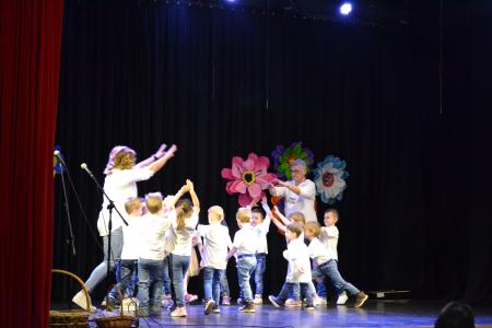 Akademija ob materinskem dnevu združuje, povezuje