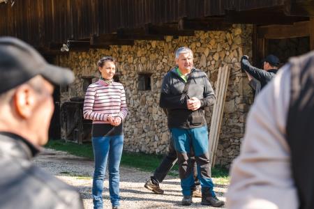 Obrezovanje sadnega drevja ob Prežihovi bajti – ohranjanje kulturne in sadjarske dediščine