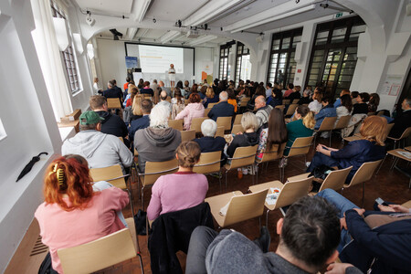 Priznanje za razporejanje viškov hrane prejel Koroški medgeneracijski center