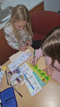 V šoli Kotlje ustvarjali panjske končnice