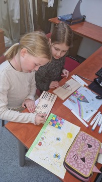 V šoli Kotlje ustvarjali panjske končnice