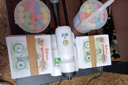 Dobrodelni kolesarski projekt DOS 2025 se ustavil na Ravnah na Koroškem