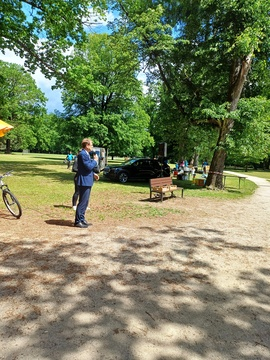 Dobrodelni kolesarski projekt DOS 2025 se ustavil na Ravnah na Koroškem