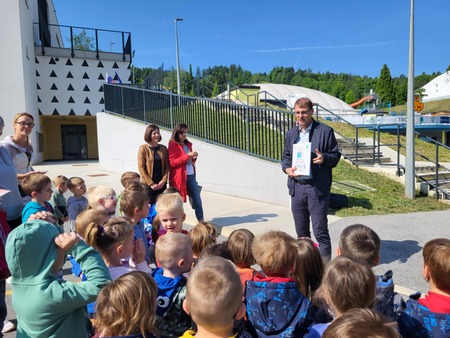 e9fb5099-0740-4a0e-a099-9f269a6cc12a