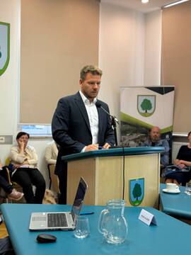 00fe2492-d963-49b0-a9e2-6238be70443b