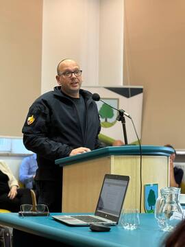 41bffd57-9bcc-459e-b623-076d7e0a39c3