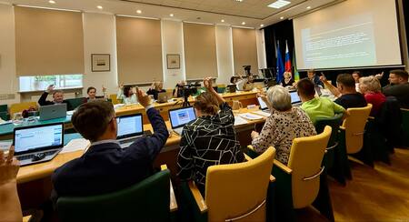 d673f698-2532-42e0-b883-329d4916adc6