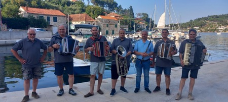 240f829b-d392-4e20-8e16-803429684cd3