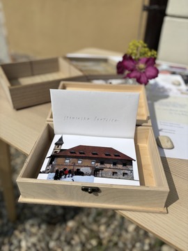 Duh kulturne dediščine z umestitvijo časovne kapsule