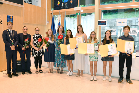 Župan dr. Tomaž Rožen sprejel ravenske odličnjakinje in odličnjake