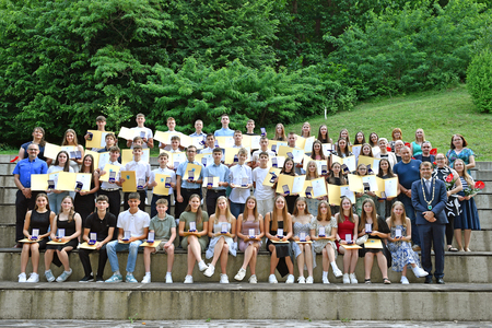 Župan dr. Tomaž Rožen sprejel ravenske odličnjakinje in odličnjake