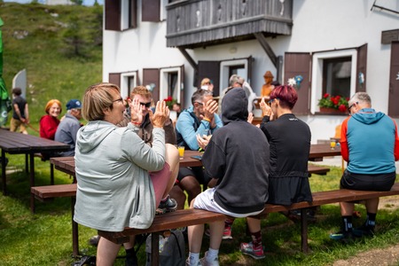 Odprtje najvišje ležeče knjižnice v Sloveniji – izposojevališče na Uršlji gori