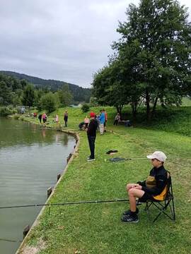 ribiško druženje za otroke na ribniku Brdinje
