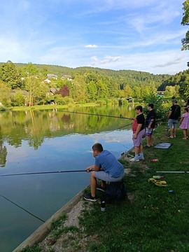 ribiško druženje za otroke na ribniku Brdinje