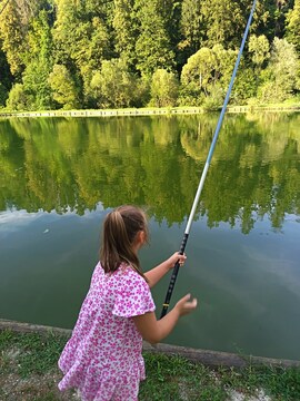 ribiško druženje za otroke na ribniku Brdinje