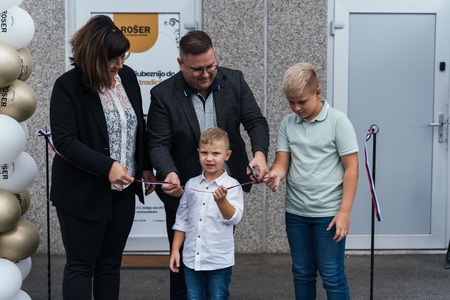 Na Ravnah na Koroškem odprli proizvodnjo vrhunskih diatoničnih harmonik ROŠER Slovenka