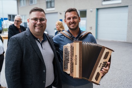 Na Ravnah na Koroškem odprli proizvodnjo vrhunskih diatoničnih harmonik ROŠER Slovenka