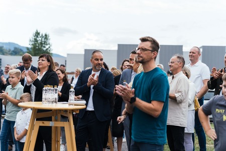 Na Ravnah na Koroškem odprli proizvodnjo vrhunskih diatoničnih harmonik ROŠER Slovenka