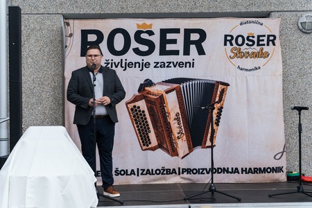 Na Ravnah na Koroškem odprli proizvodnjo vrhunskih diatoničnih harmonik ROŠER Slovenka