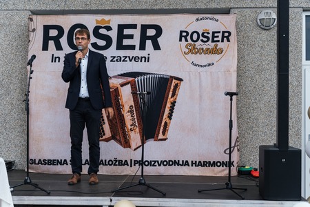 Na Ravnah na Koroškem odprli proizvodnjo vrhunskih diatoničnih harmonik ROŠER Slovenka